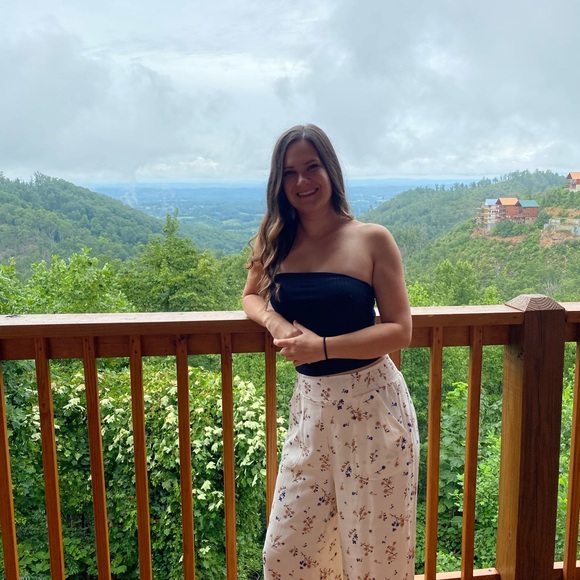 Meet your Posher, Caitlyn - Picture 1 of 1